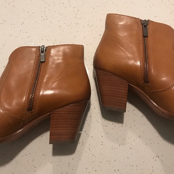 Frye Classic Jennifer Pointed Toe Ankle Bootie - Picture 12 of 15